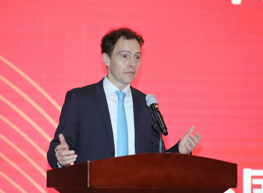 ·¨¹úBBÊÓѶÑÇÌ«µØÇøCEOΤ²©Á¢ÏÈÉú½ÒÏþÖ´ǡ£¡£¡£